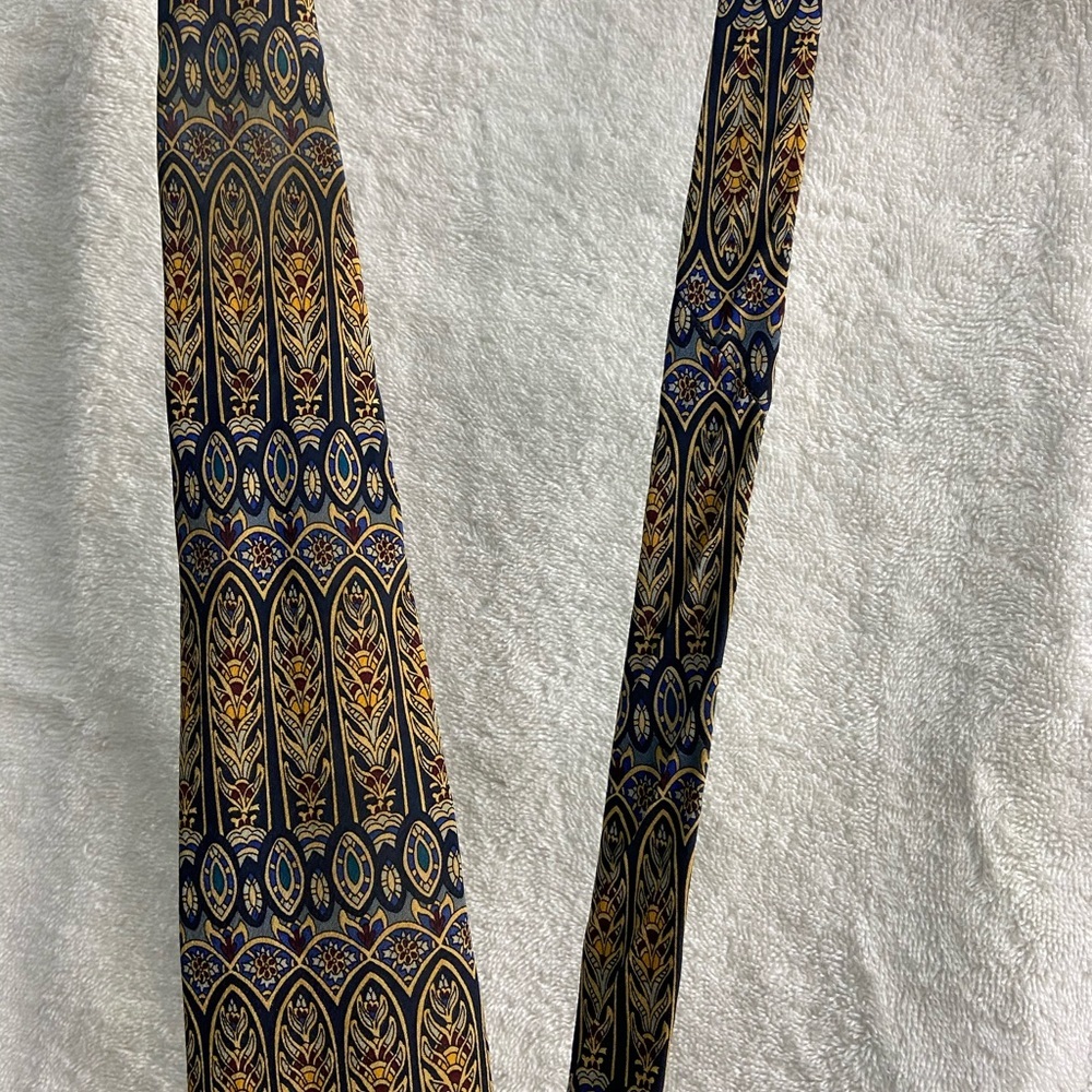 UNICEF Tie with Architectural detail